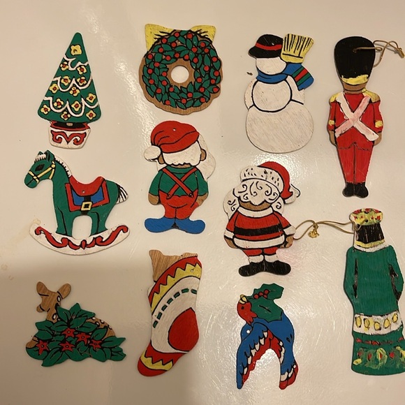 Eleven Assorted Vintage Wooden Ornaments - Unique & Timeless Holiday Collection - Picture 2 of 10